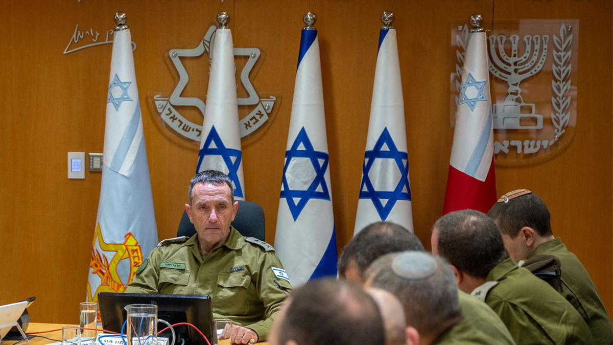 Az EU elkezdi a munkát az Irán elleni szankciók kiterjesztésén Az EU elkezdi a munkát az Irán elleni szankciók kiterjesztésén